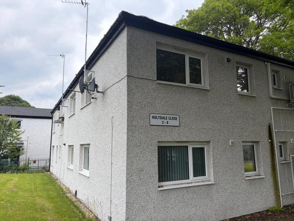 8 Holtdale Close, LS16 7RU