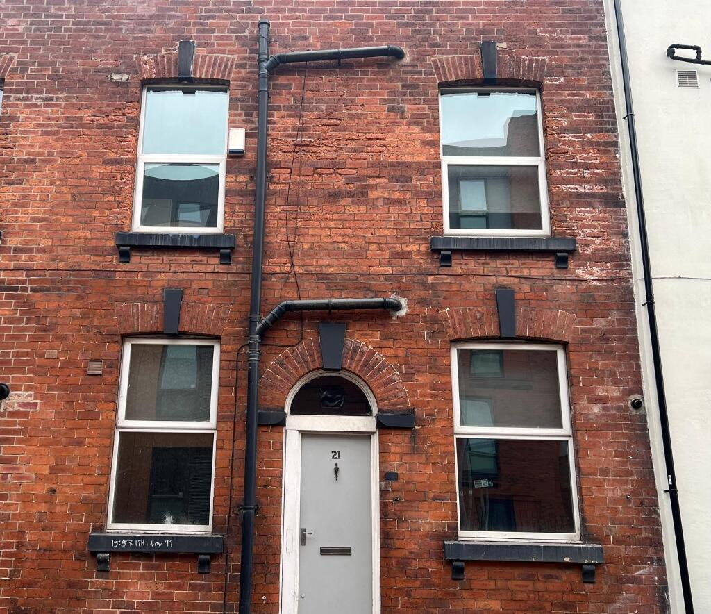 21 Crossfield Street, Room 4